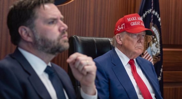 trump and Vance in White House