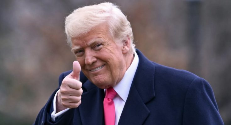 donald Trump thumbs up